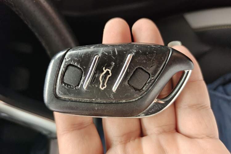 Used Roewe i6 MAX 2020 300TGI Automatic Supreme Edition with Cool Sunroof and Advanced Driving Features Interior 1