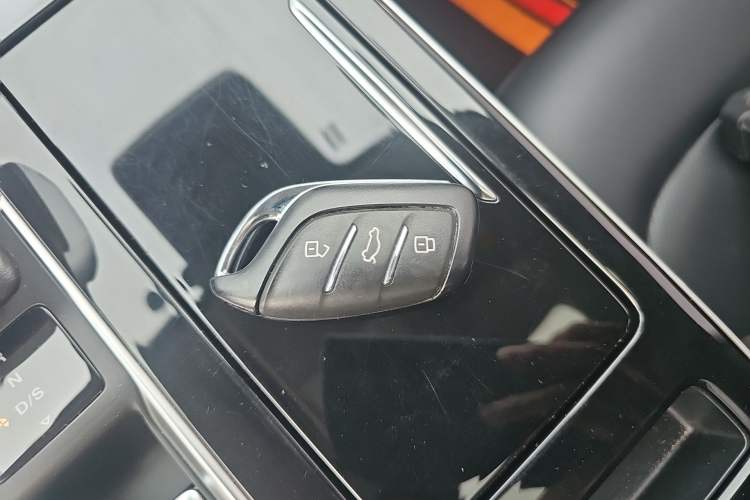 Used Roewe i6 MAX 2020 300TGI Automatic "Swell Cool Smart Drive" Edition Interior 1