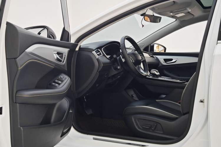 Used Roewe i6 MAX 2020 300TGI Automatic Cool & Stylish Skyroof Edition Interior 10