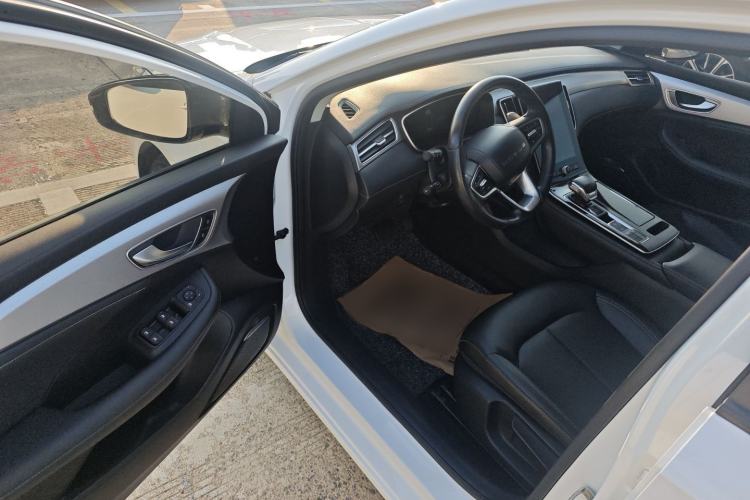 Used Roewe i6 MAX 2020 300TGI Automatic Sporty Cool Edition Interior 2