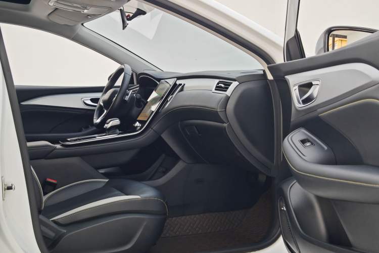 Used Roewe i6 MAX 2020 300TGI Automatic Cool & Stylish Skyroof Edition Interior 2