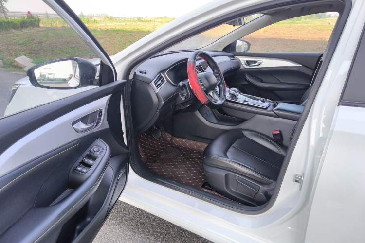 Used Roewe i6 MAX 2020 300TGI Automatic Sporty Cool Edition Interior 3