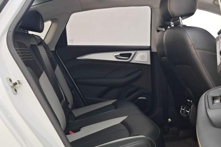 Used Roewe i6 MAX 2020 300TGI Automatic Cool & Stylish Skyroof Edition Interior 3