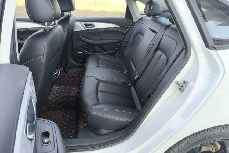 Used Roewe i6 MAX 2020 300TGI Automatic Sporty Cool Edition Interior 4