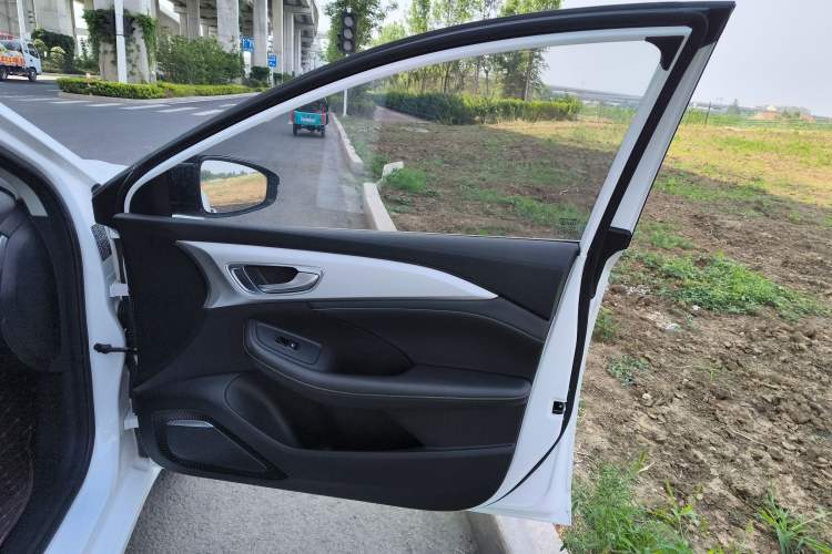Used Roewe i6 MAX 2020 300TGI Automatic Sporty Cool Edition Interior 5