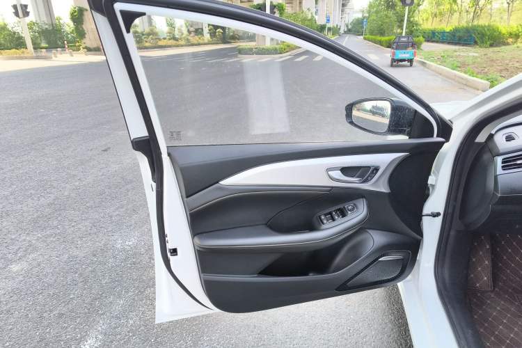 Used Roewe i6 MAX 2020 300TGI Automatic Sporty Cool Edition Interior 7