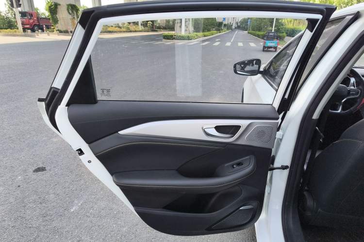 Used Roewe i6 MAX 2020 300TGI Automatic Sporty Cool Edition Interior 8