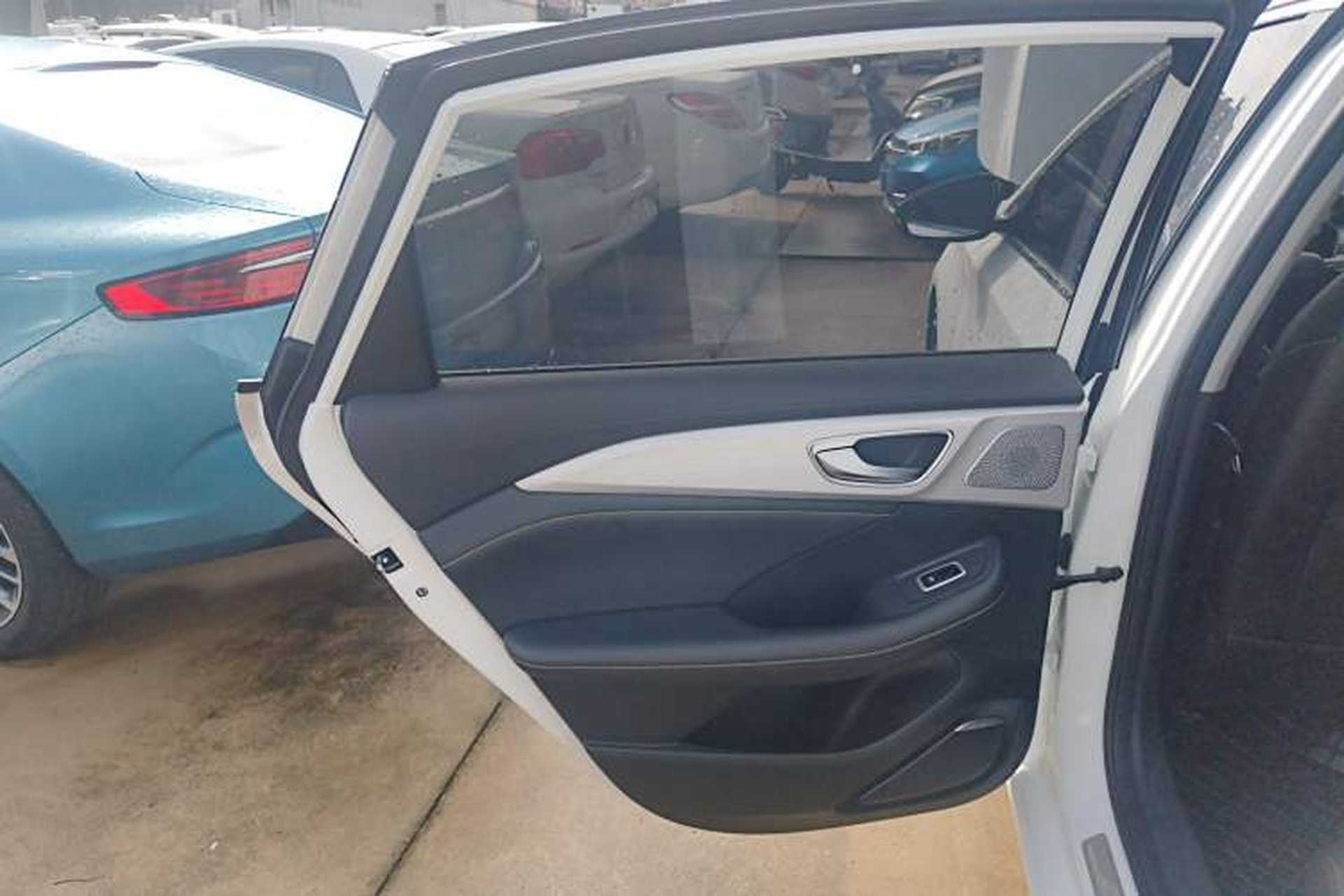 Used Roewe i6 MAX 2020 300TGI Automatic Supreme Edition with Cool Sunroof and Advanced Driving Features Interior 8