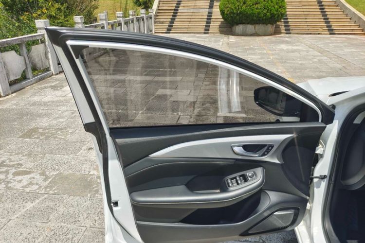 Used Roewe i6 MAX 2020 300TGI Automatic "Swell Cool Smart Drive" Edition Interior 9