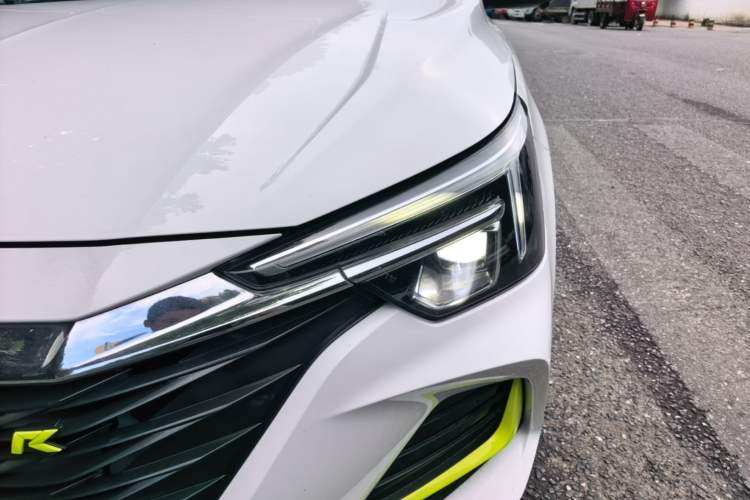 Used Roewe i6 MAX 2020 300TGI Automatic "Swell Cool Smart Drive" Edition Left Front Headlight