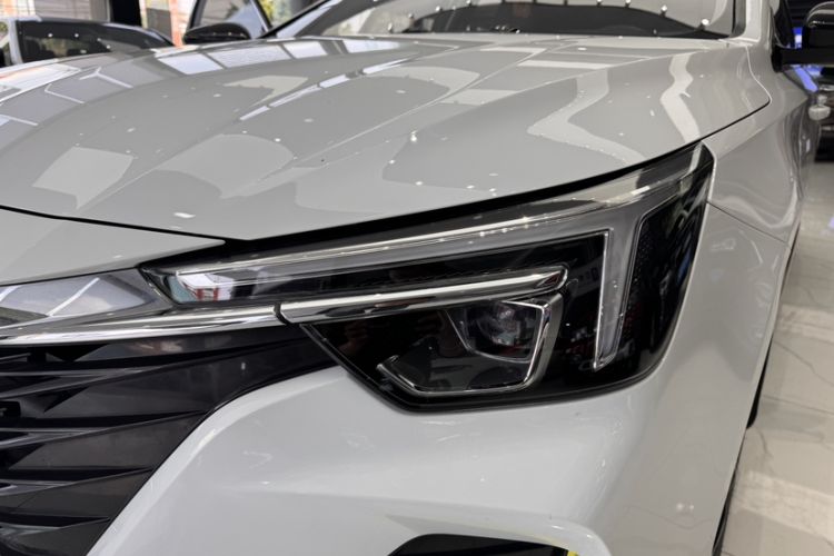 Used Roewe i6 MAX 2020 300TGI Automatic "Swell Cool Smart Drive" Edition Left Front Headlight