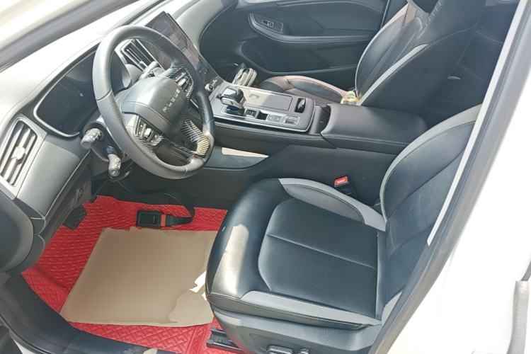 Used Roewe i6 MAX 2020 300TGI Automatic Supreme Edition with Cool Sunroof and Advanced Driving Features Left Front Seat