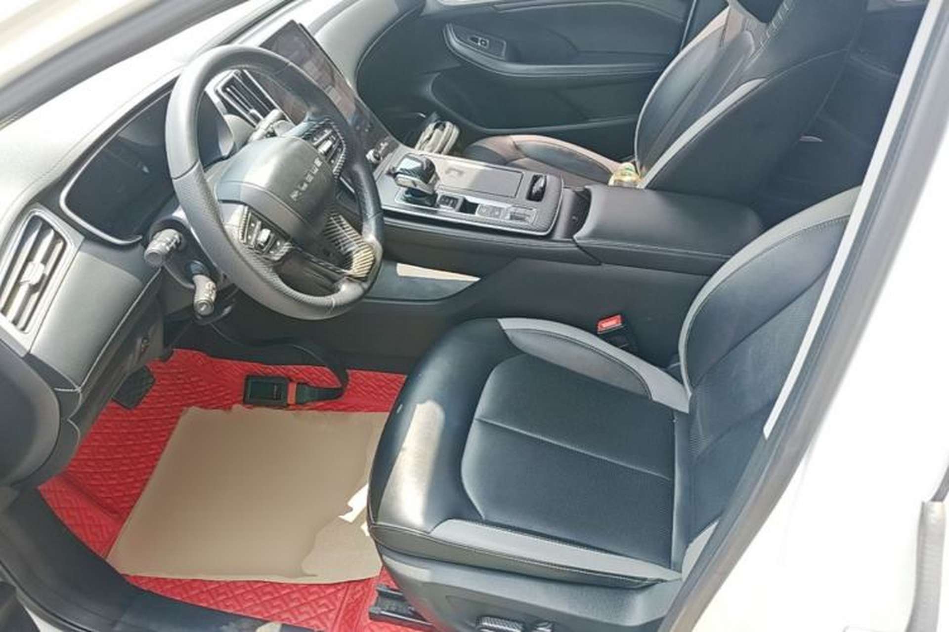 Used Roewe i6 MAX 2020 300TGI Automatic Supreme Edition with Cool Sunroof and Advanced Driving Features Left Front Seat