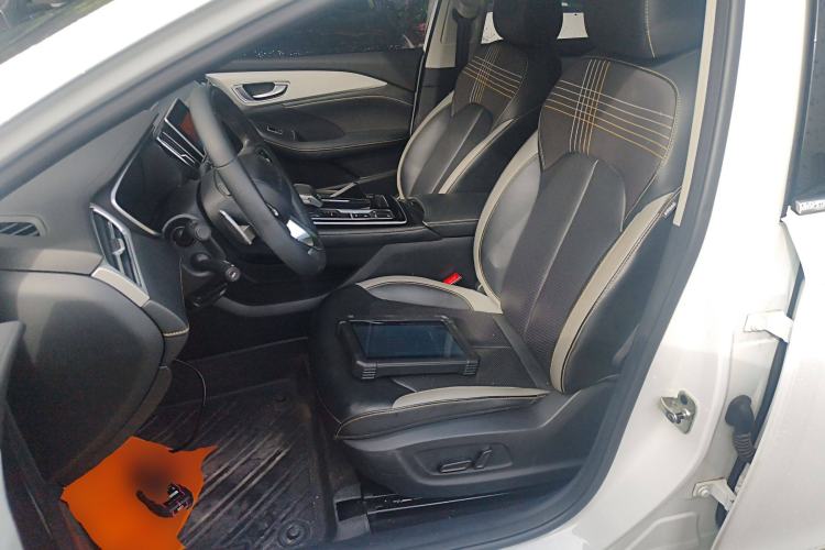 Used Roewe i6 MAX 2020 300TGI Automatic Supreme Edition with Cool Sunroof and Advanced Driving Features Left Front Seat