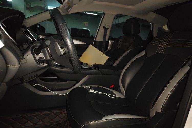 Used Roewe i6 MAX 2020 300TGI Automatic Supreme Edition with Cool Sunroof and Advanced Driving Features Left Front Seat