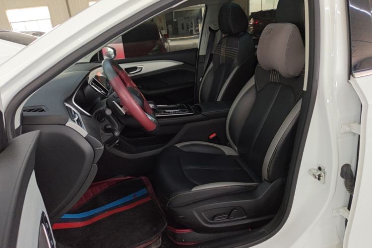Used Roewe i6 MAX 2020 300TGI Automatic Supreme Edition with Cool Sunroof and Advanced Driving Features Left Front Seat