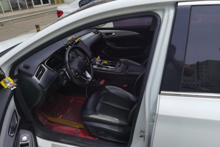 Used Roewe i6 MAX 2020 300TGI Automatic Supreme Edition with Cool Sunroof and Advanced Driving Features Left Front Seat