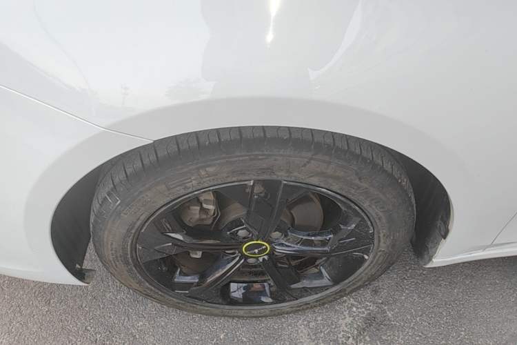 Used Roewe i6 MAX 2020 300TGI Automatic "Swell Cool Smart Drive" Edition Left Front Wheel Hub