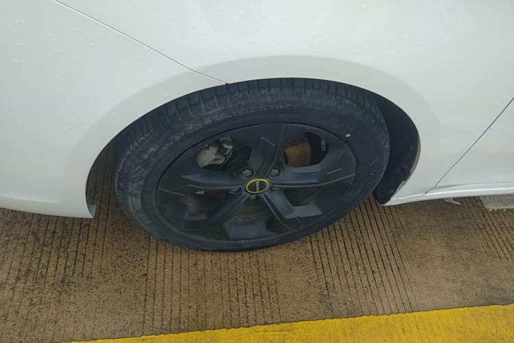 Used Roewe i6 MAX 2020 300TGI Automatic "Swell Cool Smart Drive" Edition Left Front Wheel Hub