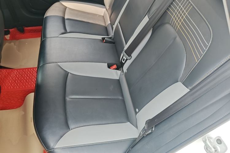 Used Roewe i6 MAX 2020 300TGI Automatic Supreme Edition with Cool Sunroof and Advanced Driving Features Left Rear Seat