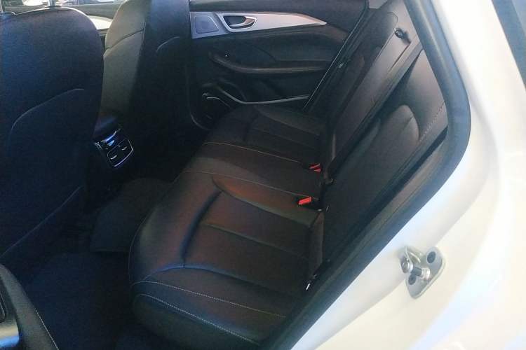 Used Roewe i6 MAX 2020 300TGI Automatic "Swell Cool Smart Drive" Edition Left Rear Seat