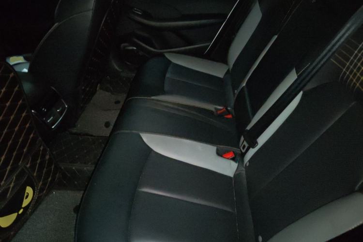 Used Roewe i6 MAX 2020 300TGI Automatic Supreme Edition with Cool Sunroof and Advanced Driving Features Left Rear Seat
