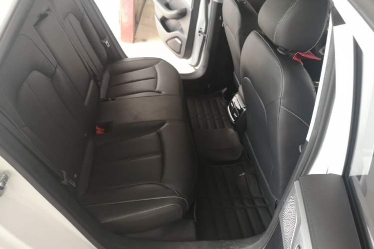 Used Roewe i6 MAX 2020 300TGI Automatic "Swell Cool Smart Drive" Edition Left Rear Seat