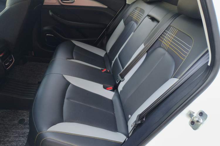 Used Roewe i6 MAX 2020 300TGI Automatic Cool & Stylish Skyroof Edition Left Rear Seat