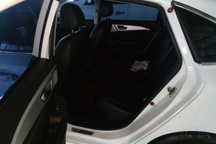 Used Roewe i6 MAX 2020 300TGI Automatic "Swell Cool Smart Drive" Edition Left Rear Seat