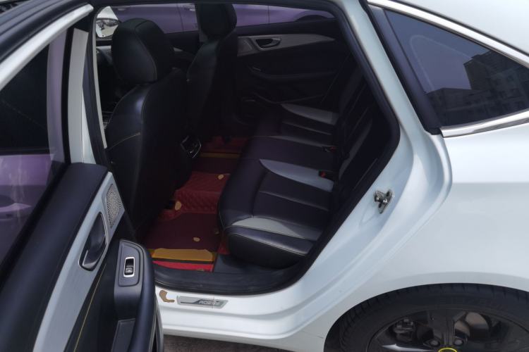 Used Roewe i6 MAX 2020 300TGI Automatic Supreme Edition with Cool Sunroof and Advanced Driving Features Left Rear Seat