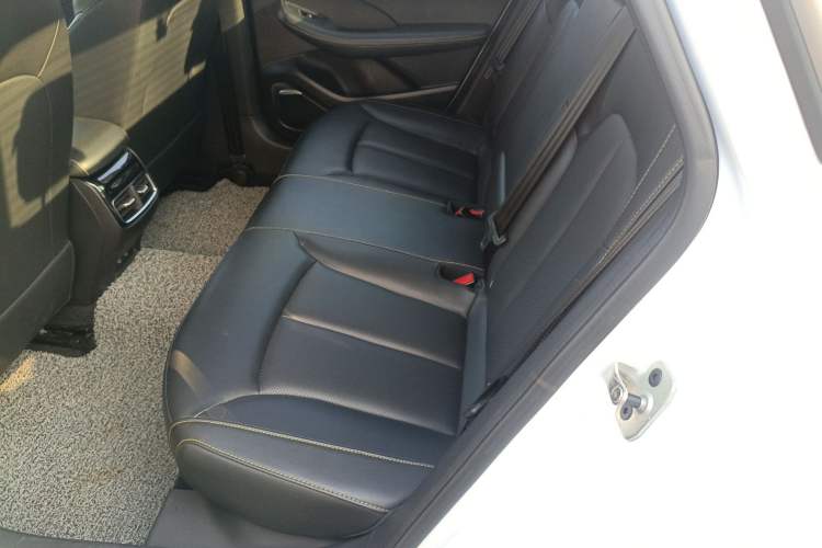 Used Roewe i6 MAX 2020 300TGI Automatic "Swell Cool Smart Drive" Edition Left Rear Seat