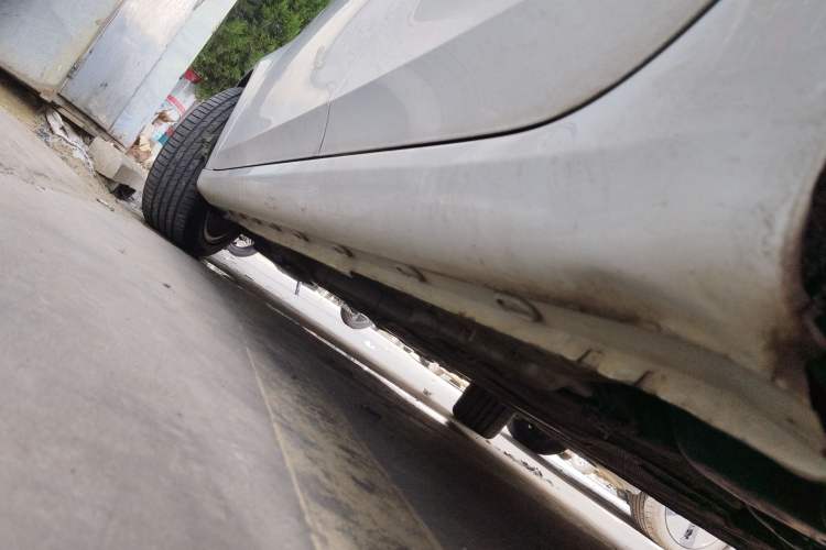 Used Roewe i6 MAX 2020 300TGI Automatic "Swell Cool Smart Drive" Edition Left Side Sill