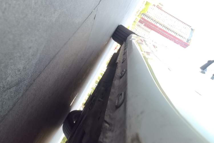 Used Roewe i6 MAX 2020 300TGI Automatic Cool & Stylish Skyroof Edition Left Side Sill