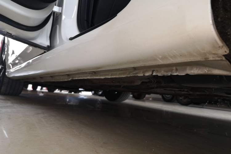Used Roewe i6 MAX 2020 300TGI Automatic "Swell Cool Smart Drive" Edition Left Side Sill