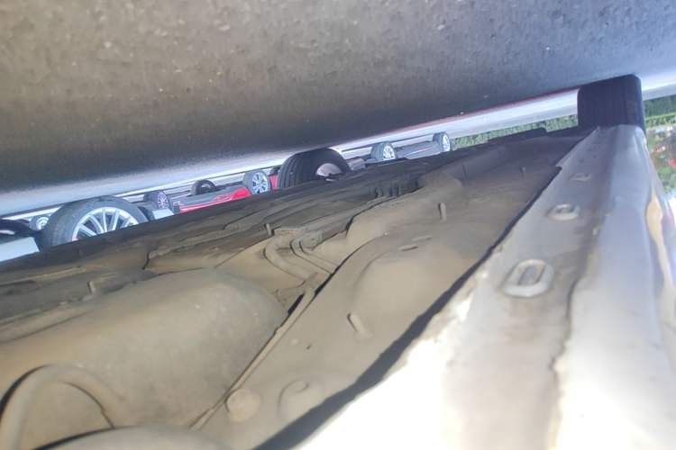 Used Roewe i6 MAX 2020 300TGI Automatic "Swell Cool Smart Drive" Edition Left Side Sill