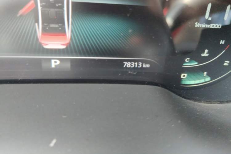 Used Roewe i6 MAX 2020 300TGI Automatic "Swell Cool Smart Drive" Edition Odometer Close Up