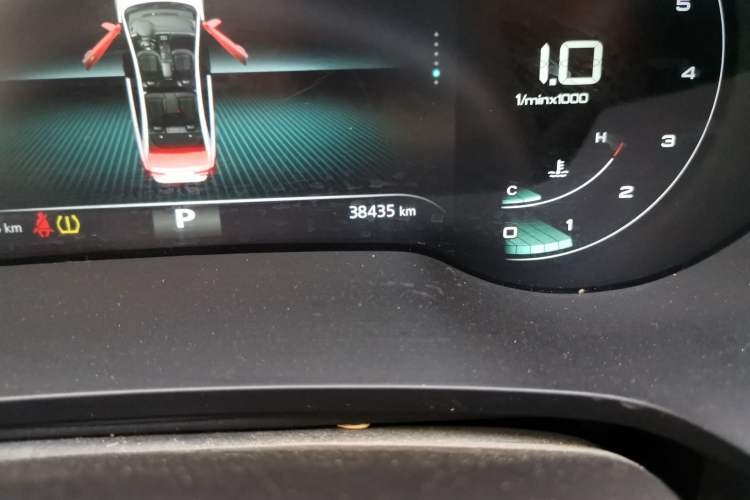 Used Roewe i6 MAX 2020 300TGI Automatic Cool & Stylish Skyroof Edition Odometer Close Up