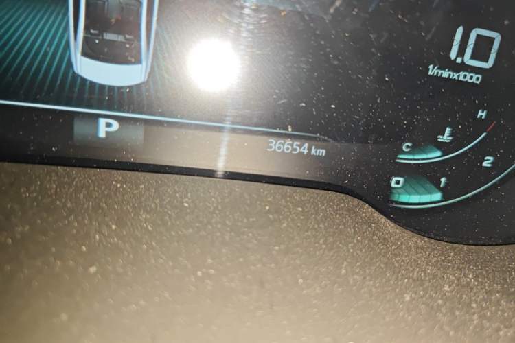 Used Roewe i6 MAX 2020 300TGI Automatic Supreme Edition with Cool Sunroof and Advanced Driving Features Odometer Close Up