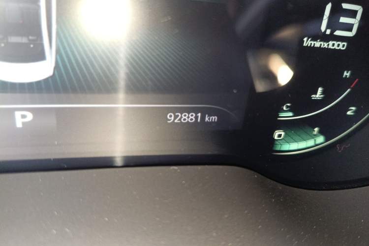 Used Roewe i6 MAX 2020 300TGI Automatic "Swell Cool Smart Drive" Edition Odometer Close Up
