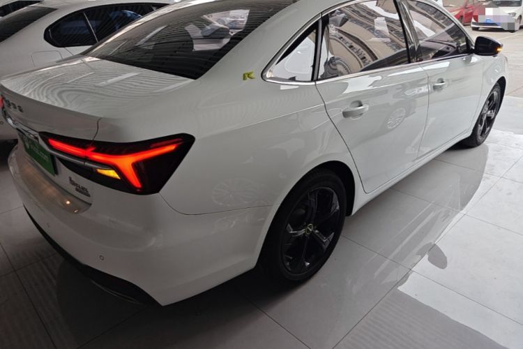 Used Roewe i6 MAX 2020 300TGI Automatic Supreme Edition with Cool Sunroof and Advanced Driving Features Rear Right 45 Deg