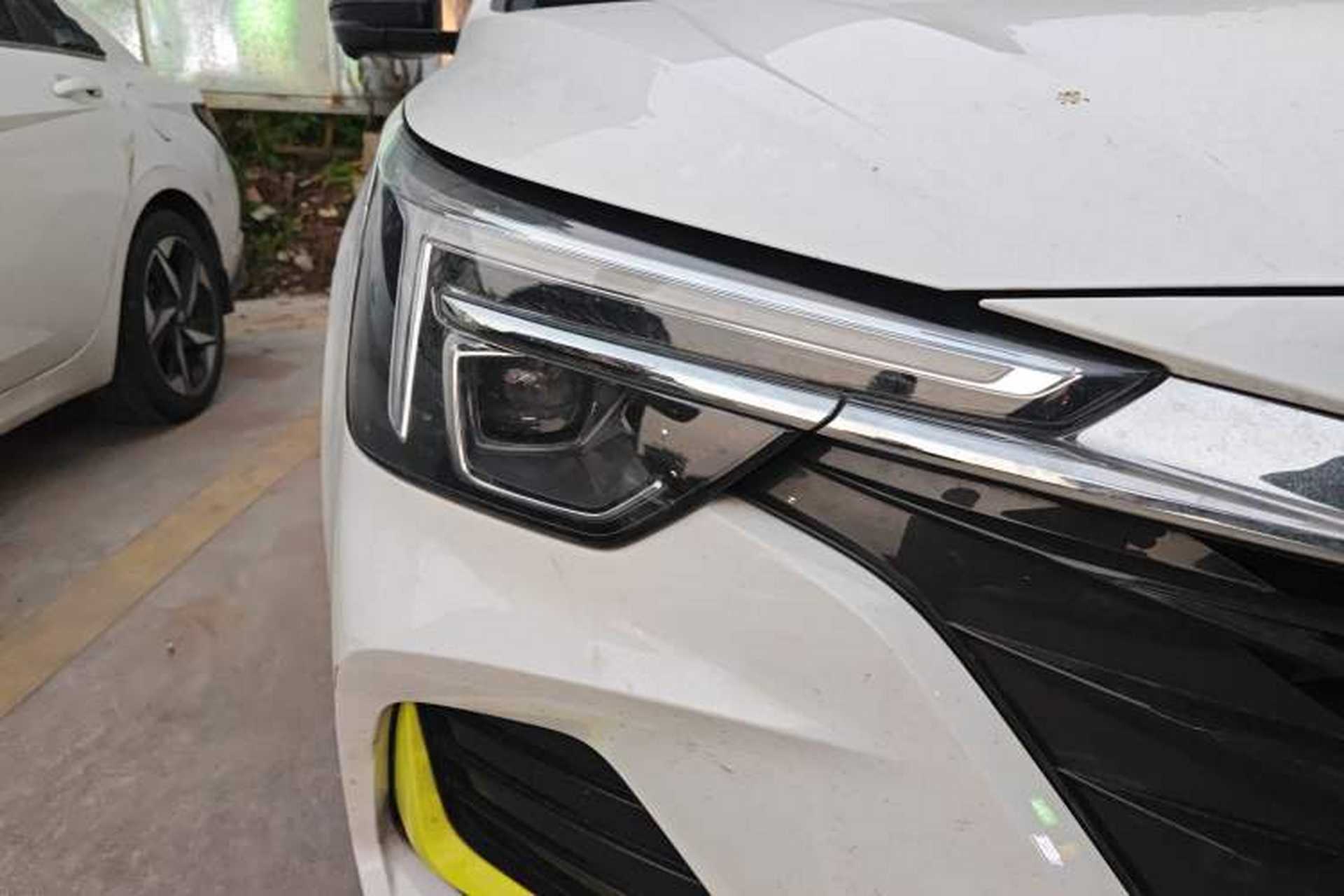 Used Roewe i6 MAX 2020 300TGI Automatic "Swell Cool Smart Drive" Edition Right Front Headlight