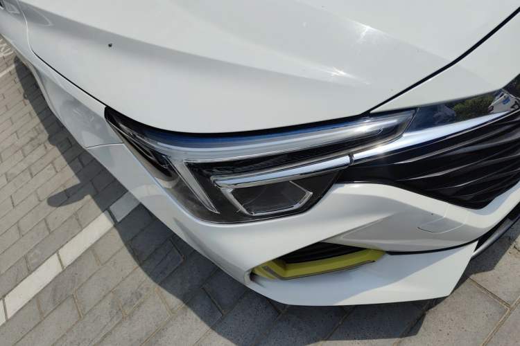 Used Roewe i6 MAX 2020 300TGI Automatic "Swell Cool Smart Drive" Edition Right Front Headlight