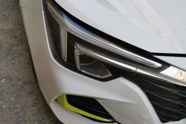 Used Roewe i6 MAX 2020 300TGI Automatic Cool & Stylish Skyroof Edition Right Front Headlight