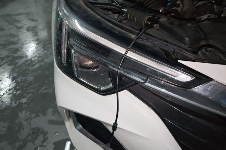 Used Roewe i6 MAX 2020 300TGI Automatic Supreme Edition with Cool Sunroof and Advanced Driving Features Right Front Headlight