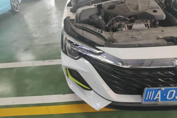 Used Roewe i6 MAX 2020 300TGI Automatic "Swell Cool Smart Drive" Edition Right Front Headlight