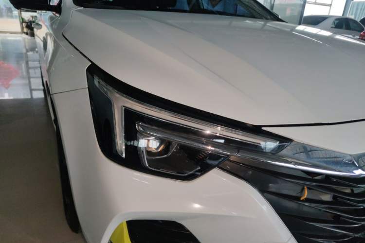 Used Roewe i6 MAX 2020 300TGI Automatic "Swell Cool Smart Drive" Edition Right Front Headlight