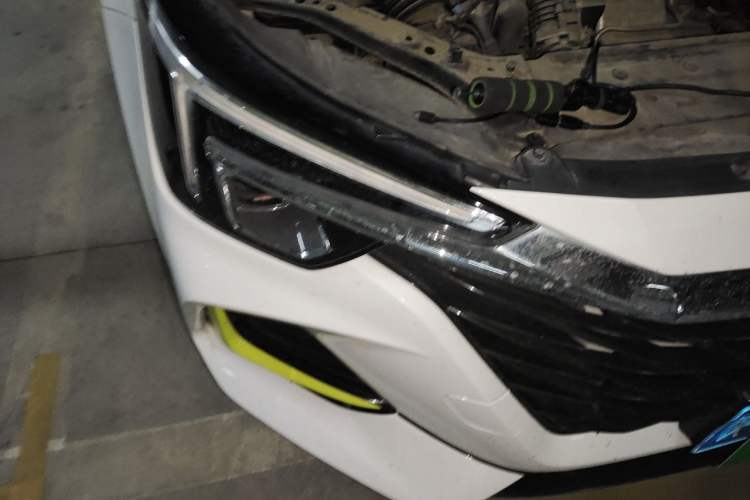 Used Roewe i6 MAX 2020 300TGI Automatic Sporty Cool Edition Right Front Headlight