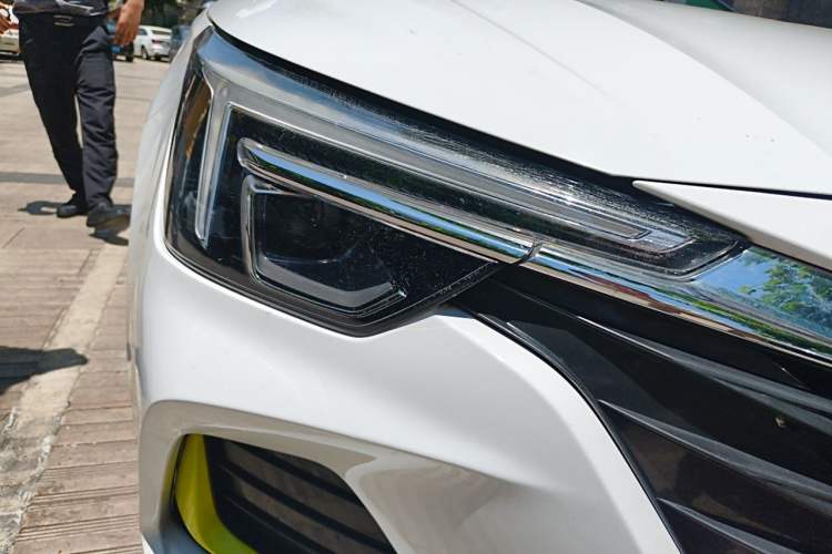 Used Roewe i6 MAX 2020 300TGI Automatic Sporty Cool Edition Right Front Headlight
