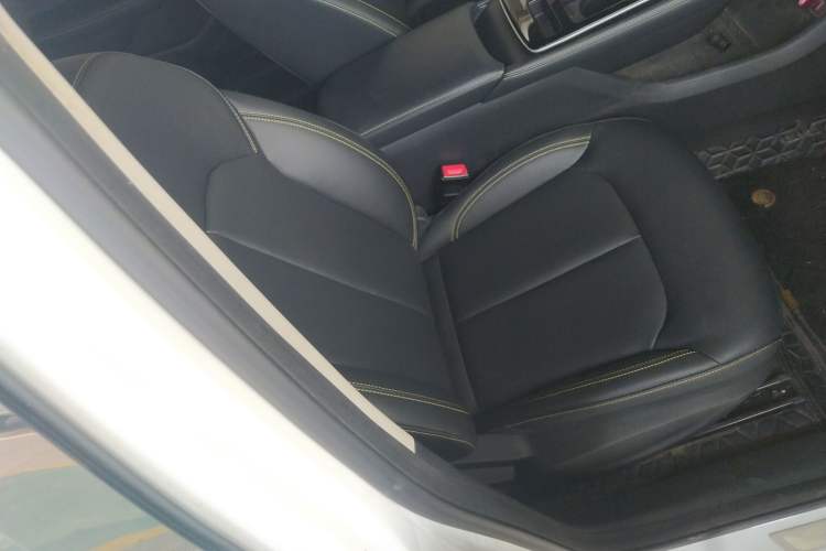 Used Roewe i6 MAX 2020 300TGI Automatic "Swell Cool Smart Drive" Edition Right Front Seat