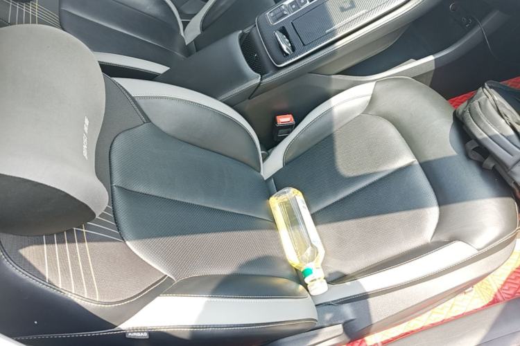 Used Roewe i6 MAX 2020 300TGI Automatic Supreme Edition with Cool Sunroof and Advanced Driving Features Right Front Seat